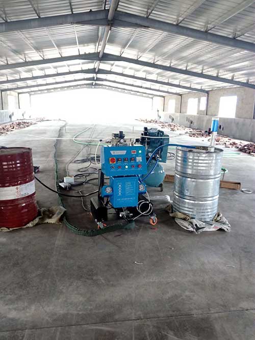 小雞苗保溫雞舍外墻聚氨酯噴涂機(jī)