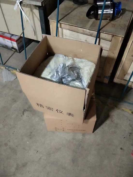 聚氨酯發(fā)泡填充包裝機(jī)械(圖1) 聚氨酯發(fā)泡填充包裝案例